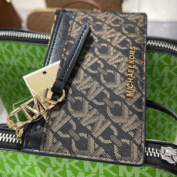 Michael Kors Empire Small Metallic Card Case
COLOR BLACK/PALE GOLD
NWT - Picture 15 of 16